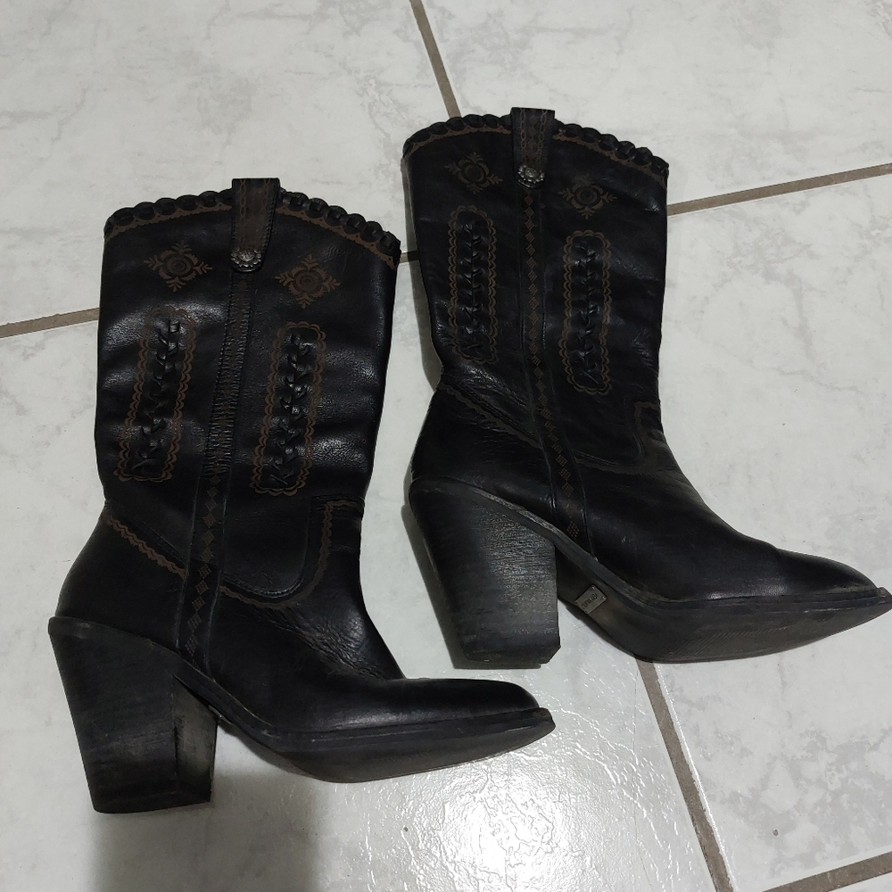 Very volatile cowboy boots